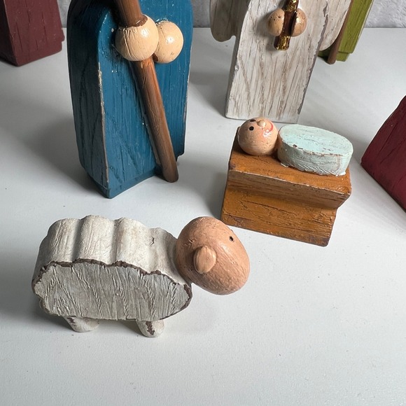 Wooden Nativity Set 9 Piece Figurines Shepherd Angel Jesus Rustic hand painted - Picture 8 of 12